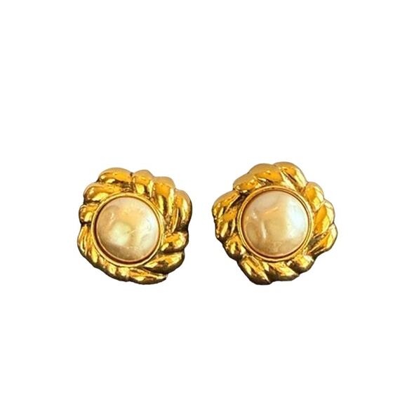 Vintage Chanel CoCo Marc Faux Pearl Earrings! Clip-on*Beautiful*24K Plated Braid - Picture 2 of 3
